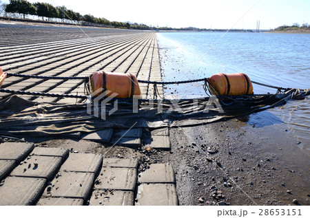 渇水しつつある水源・人造湖 28653151