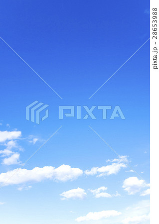 青空　空　雲　冬の空　背景　背景素材　2月　コピースペース 28653988