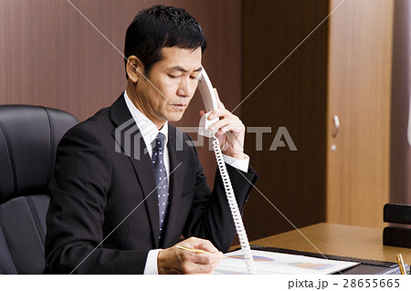 男性 ビジネス 役員 社長 オフィス ビジネスマン 管理職 ミドル 男性 ビジネス 役員 社長 オフィス ビジネスマン 管理職 ミドル 28655665