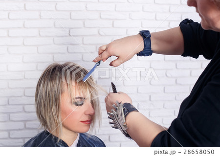hairdresser making haircut hairdresser making haircut 28658050