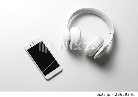 ワイヤレスヘッドホンとスマートフォン 28659246