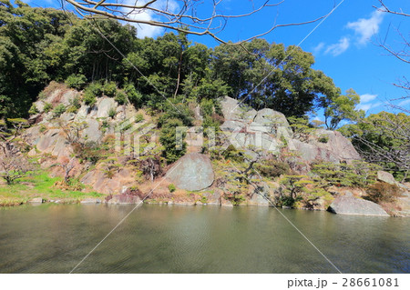晴れの日の道後公園 28661081