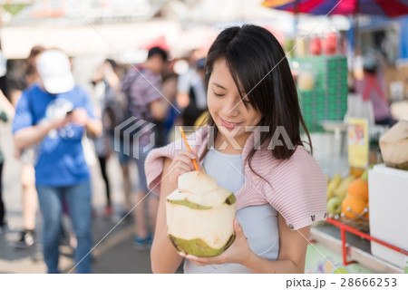 woman traveling and shopping woman traveling and shopping 28666253