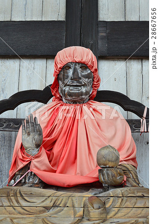 賓頭盧尊者(びんずるそんじゃ)」の木像（東大寺／奈良県奈良市）の写真