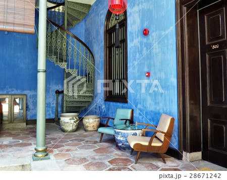 ブルーマンションのらせん階段 28671242