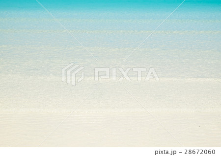 Clear aqua sea water for background 28672060