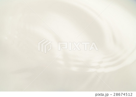 milk into bowl from above 28674512