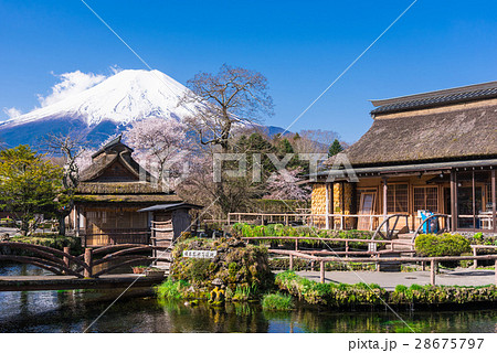 富士山と忍野八海 富士山と忍野八海 28675797