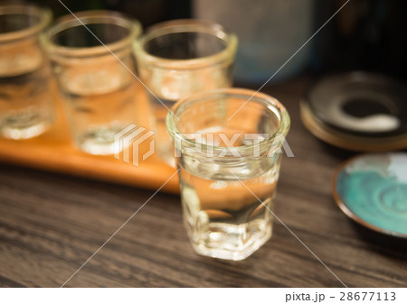 飲み比べ 利き酒 日本酒 居酒屋 アルコール 飲み比べ 利き酒 日本酒 居酒屋 アルコール 28677113