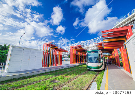 青空と白い雲 28677263