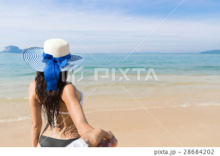 Couple On Beach Summer Vacation, Young People In Couple On Beach Summer Vacation, Young People In 28684202