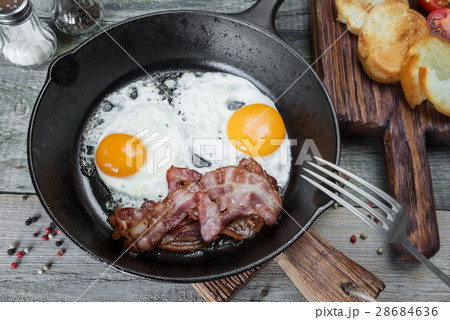 Breakfast in a rustic style Breakfast in a rustic style 28684636