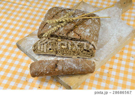 Sliced Dark Bread 28686567
