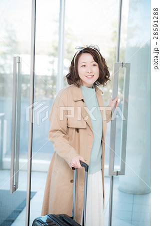 旅行 女性 旅行 女性 28691288