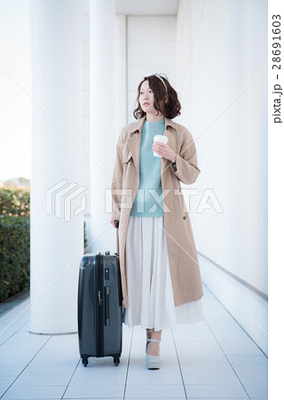 旅行 女性 旅行 女性 28691603