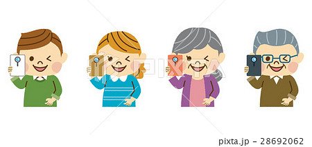 スマホで写真を撮る家族 28692062