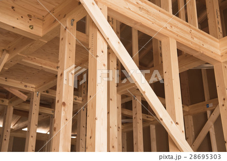 建築中の木造一戸建て住宅 建築中の木造一戸建て住宅 28695303