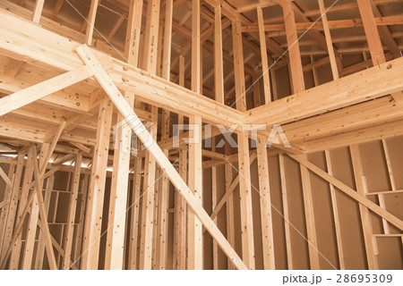 建築中の木造一戸建て住宅 28695309