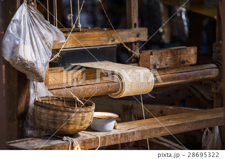 woman Weaving 28695322