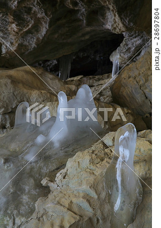 遠野市　仙人観音窟の氷柱 28697804