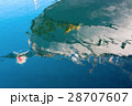 水面に映り込む日本丸 28707607