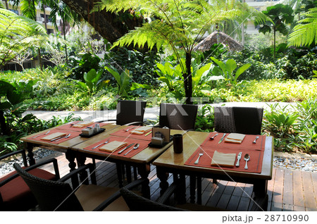 高級リゾート地の屋外食卓 高級リゾート地の屋外食卓 28710990
