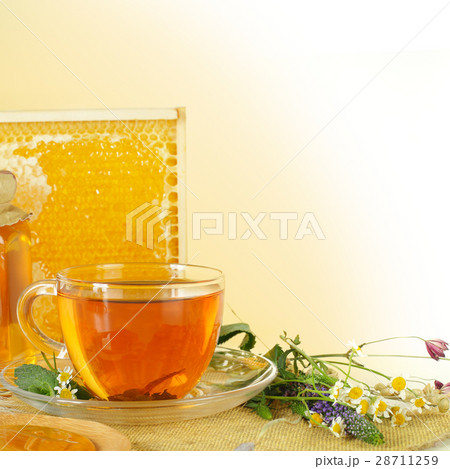Honey and tea - healthy eating background 28711259
