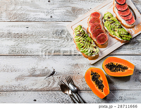 Healthy breakfast ingredients. 28711666