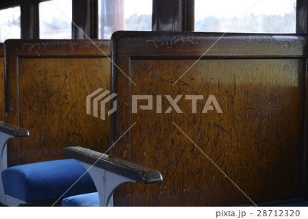 古い客車の椅子 28712320