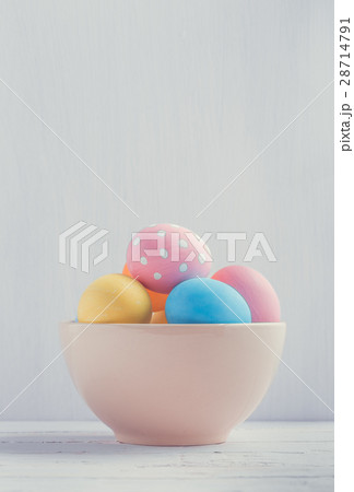 Bowl of colorful easter eggs with copy space 28714791