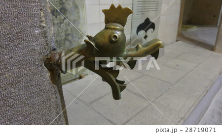 イラン、ギャルムハーネにある蛇口 イラン、ギャルムハーネにある蛇口 28719071