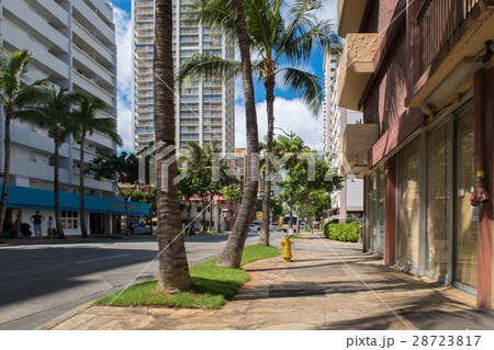 ワイキキのクヒオ通り沿いの町並み 28723817