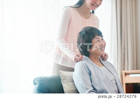おばあちゃんと孫 おばあちゃんと孫 28724279