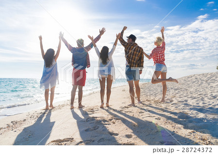 Young People Group On Beach Summer Vacation 28724372