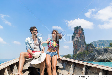 Young Couple Tourist Sail Long Tail Thailand Boat Young Couple Tourist Sail Long Tail Thailand Boat 28725730