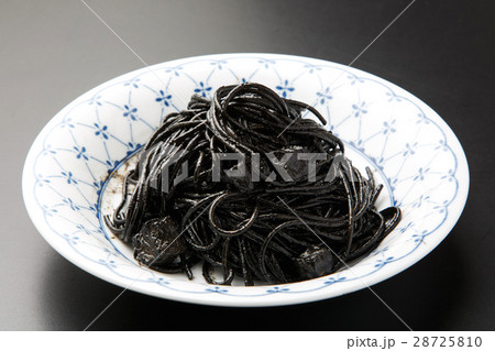 イカスミのスパゲッティー 28725810