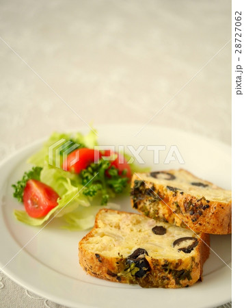 ツナ＆オリーブのケークサレプレート　（上スペース） 28727062