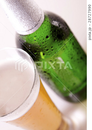 Perfectly chilled beer, in ideal yellow color Perfectly chilled beer, in ideal yellow color 28727990