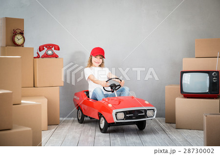 Child New Home Moving Day House Concept Child New Home Moving Day House Concept 28730002
