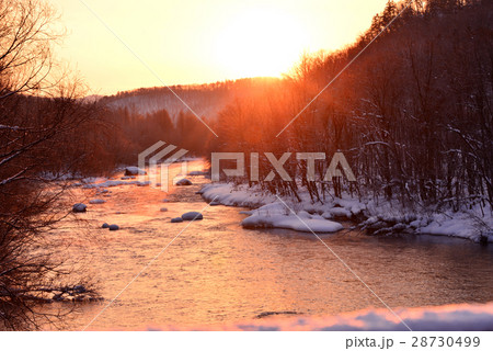北海道富良野の朝日 北海道富良野の朝日 28730499