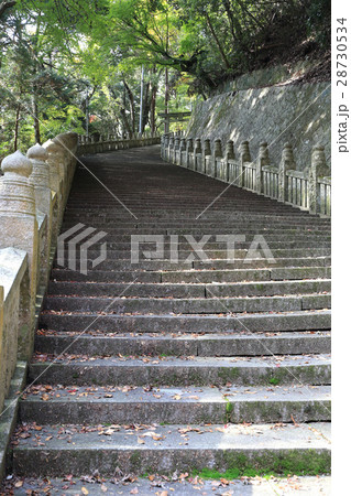 四国別格二十霊場第15番札所「箸蔵寺」参道の石段 四国別格二十霊場第15番札所「箸蔵寺」参道の石段 28730534