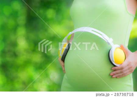 Beautiful belly of young pregnant woman 28730718