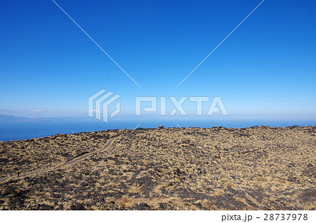 伊豆大島から富士山を望む 28737978