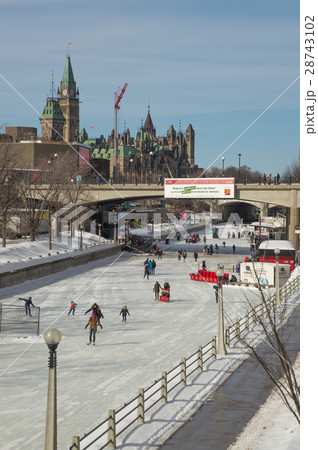 Crowds ice skating on the frozen Rideau Canal Crowds ice skating on the frozen Rideau Canal 28743102