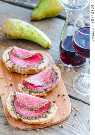 Slices of italian salami with pears and wine 28743824