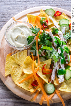 Nachos with chicken and vegetables 28744299
