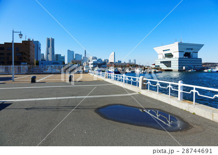 青空が広がるみなとみらい横浜 28744691
