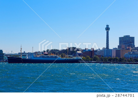 氷川丸と横浜マリンタワー 28744701