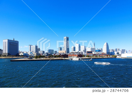 青空が広がるみなとみらい横浜 28744706