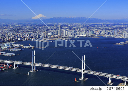 横浜港とベイブリッジ/Aerial view 横浜港とベイブリッジ/Aerial view 28746605